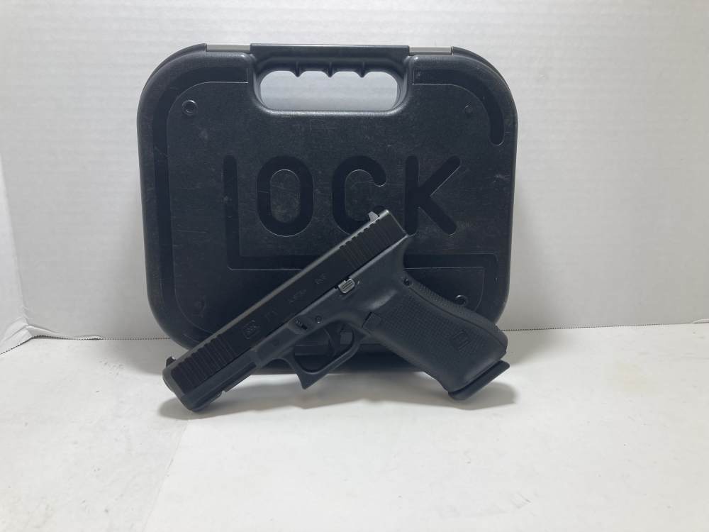 Glock 17 V Series w/3 Mags and Original Box-img-0