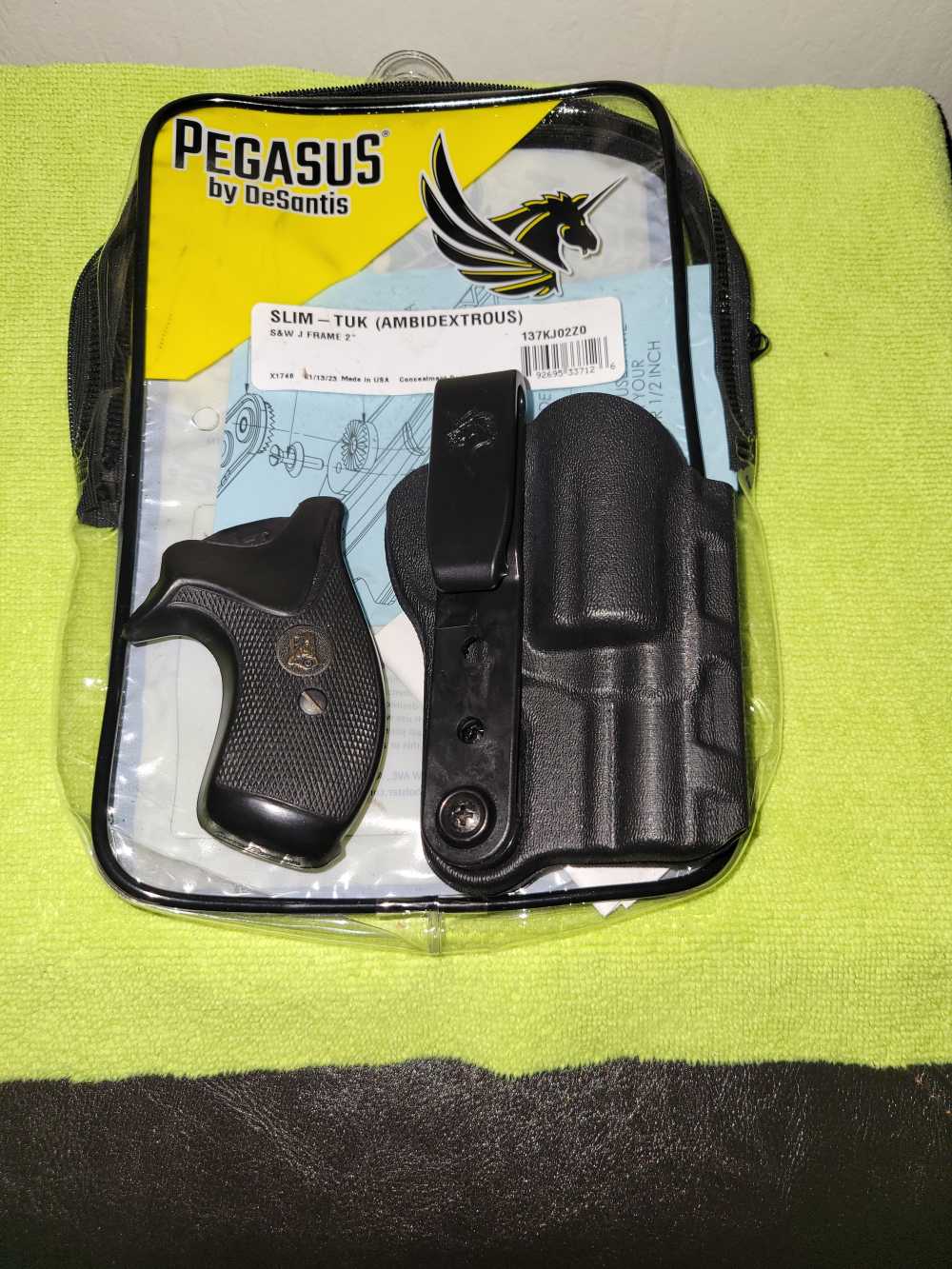 J Frame holster, Pachmayr grip and speedloader case for concealed carry.-img-2