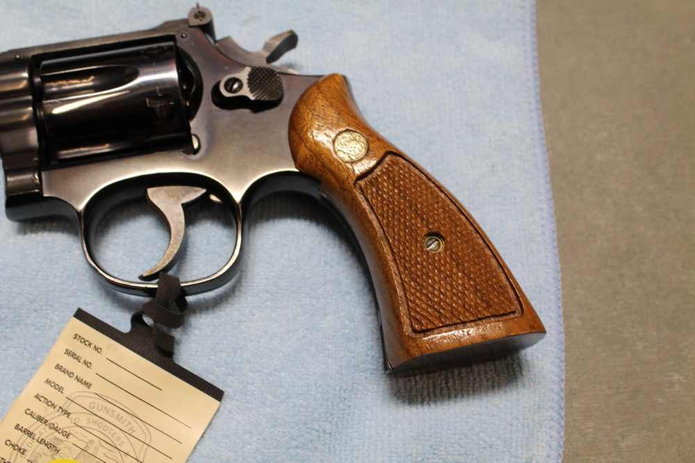Smith & Wesson Model 17-4, .22 LR 8. 3/8 barrel, blued wood grips-img-4