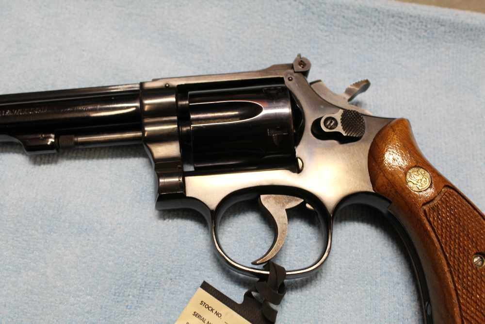Smith & Wesson Model 17-4, .22 LR 8. 3/8 barrel, blued wood grips-img-3