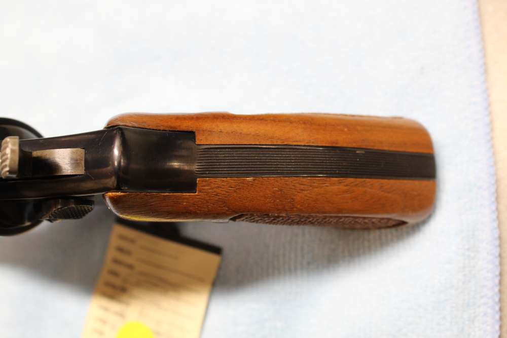 Smith & Wesson Model 17-4, .22 LR 8. 3/8 barrel, blued wood grips-img-5