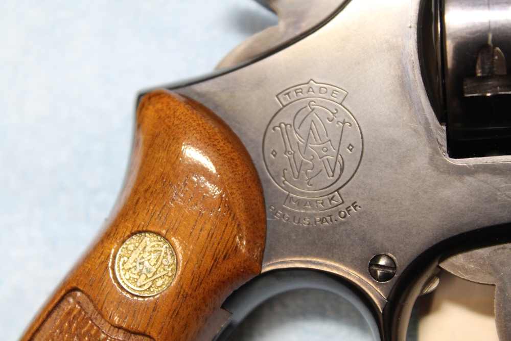 Smith & Wesson Model 17-4, .22 LR 8. 3/8 barrel, blued wood grips-img-20