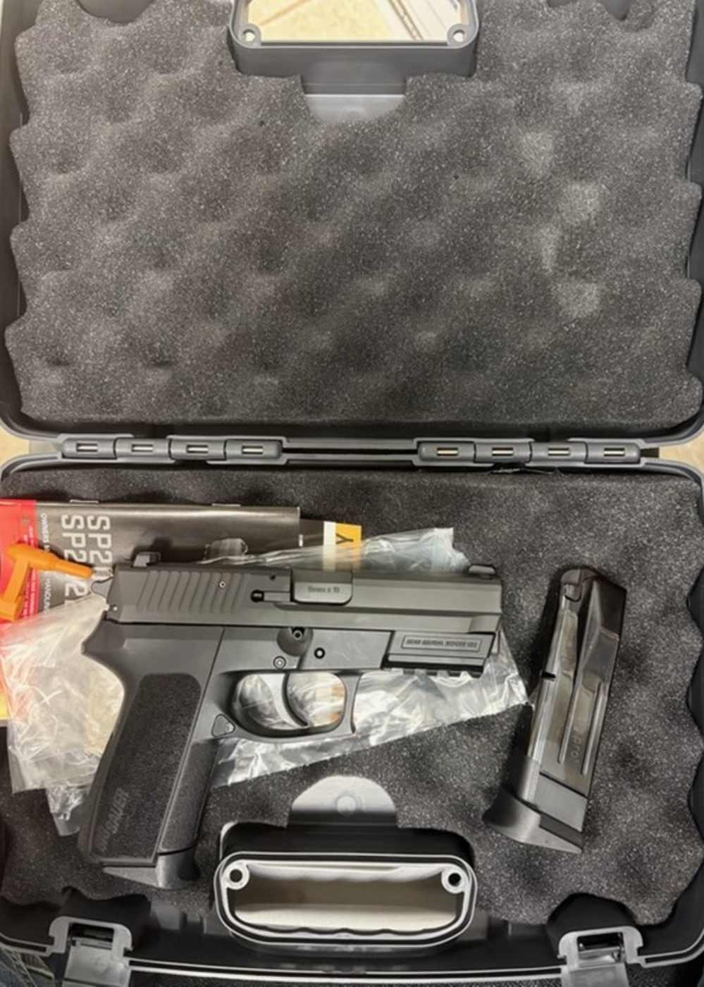 Sig Sauer SP2022 9mm 3.9" New Old Stock two 15rd Magazines-img-2