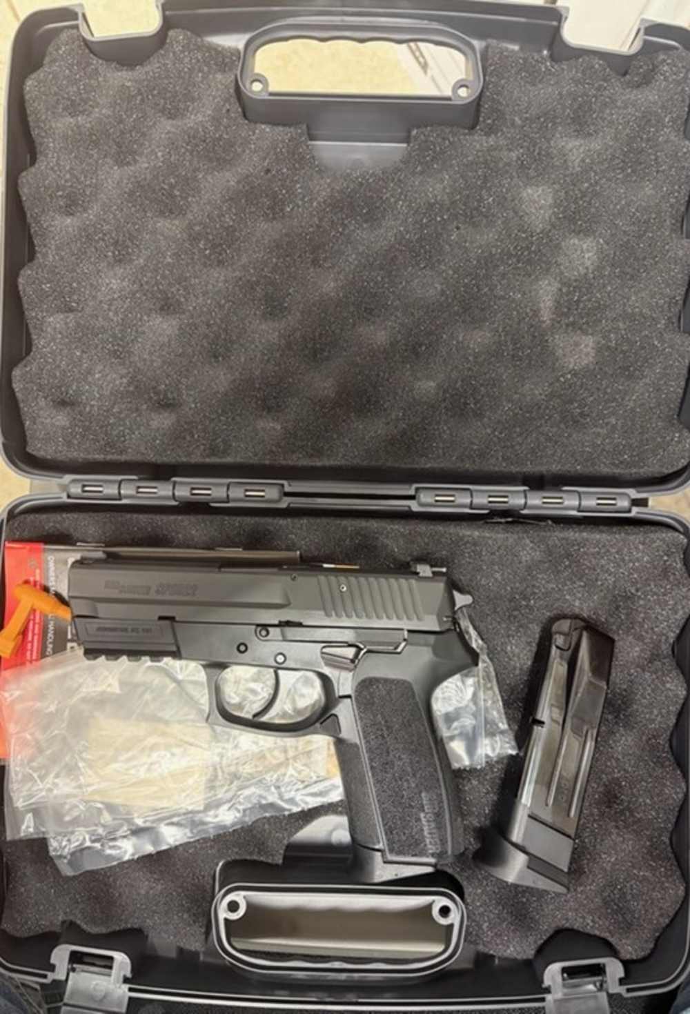 Sig Sauer SP2022 9mm 3.9" New Old Stock two 15rd Magazines-img-0