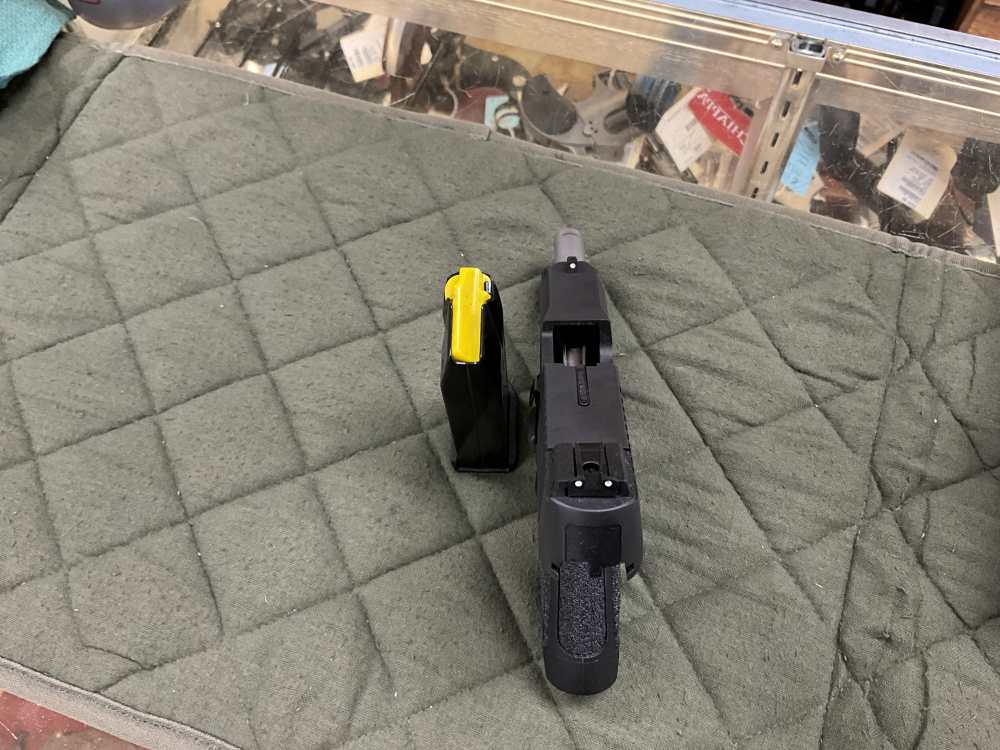 Taurus PT 111 Millennium G2 9mm Very Clean!-img-4
