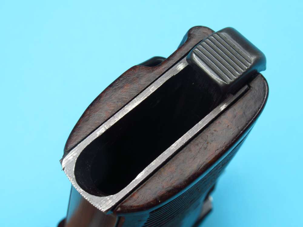 Very nice 1944 German WWII Walther P38 pistol 9mm Luger AC44 Mauser-img-111