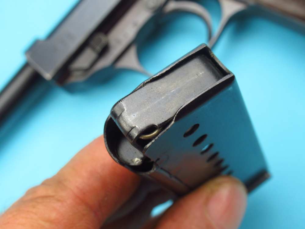 Very nice 1944 German WWII Walther P38 pistol 9mm Luger AC44 Mauser-img-118