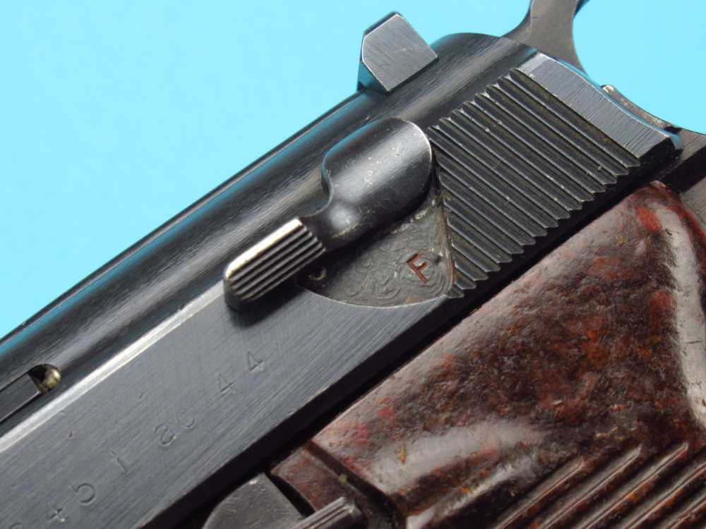 Very nice 1944 German WWII Walther P38 pistol 9mm Luger AC44 Mauser-img-14