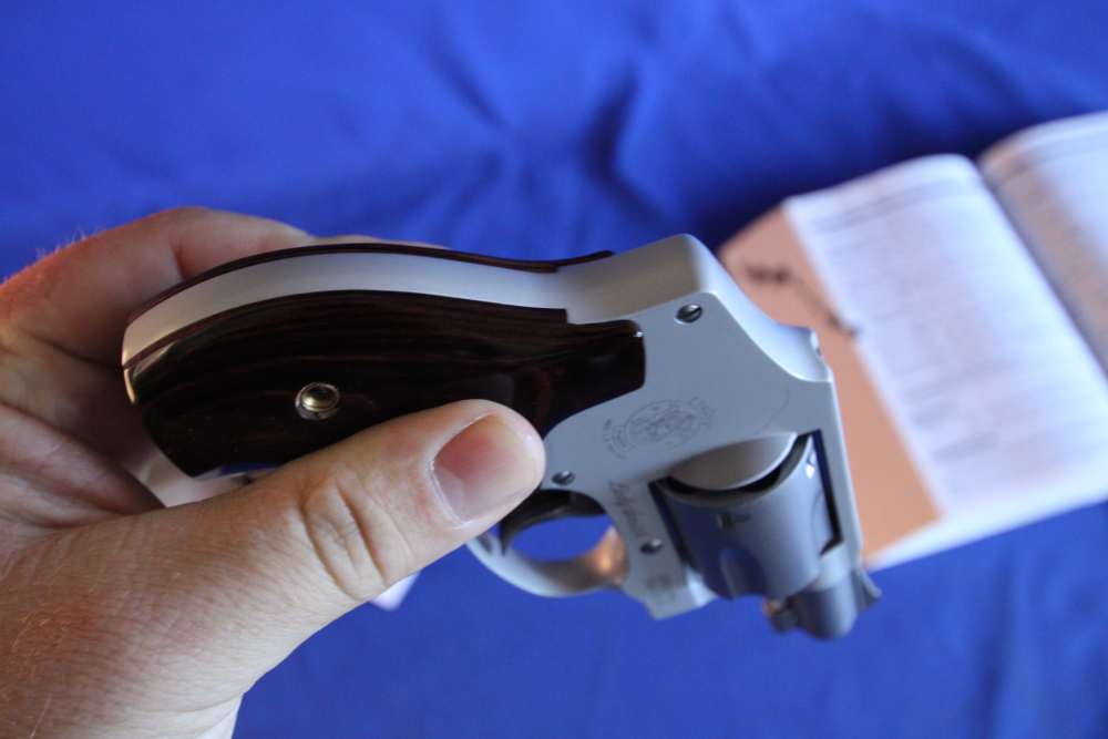 Smith & Wesson 642 -2 Lady smith .38 Revolver 2" Barrel SS & Rosewood-img-11