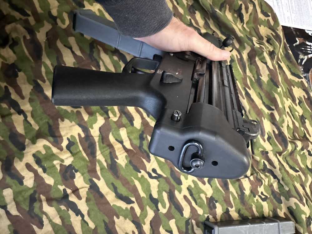 HK MP5-40 .40 S&W, w/6 Magazines and Extras, Excellent!-img-2