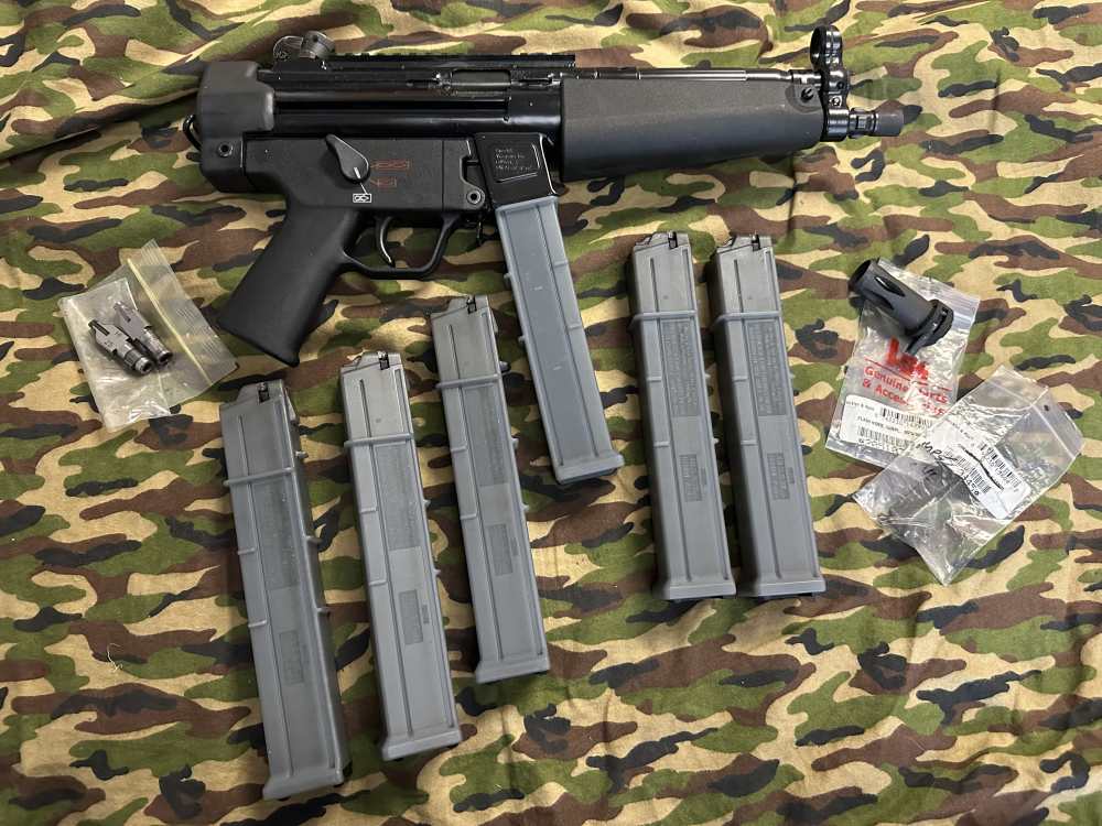 HK MP5-40 .40 S&W, w/6 Magazines and Extras, Excellent!-img-0