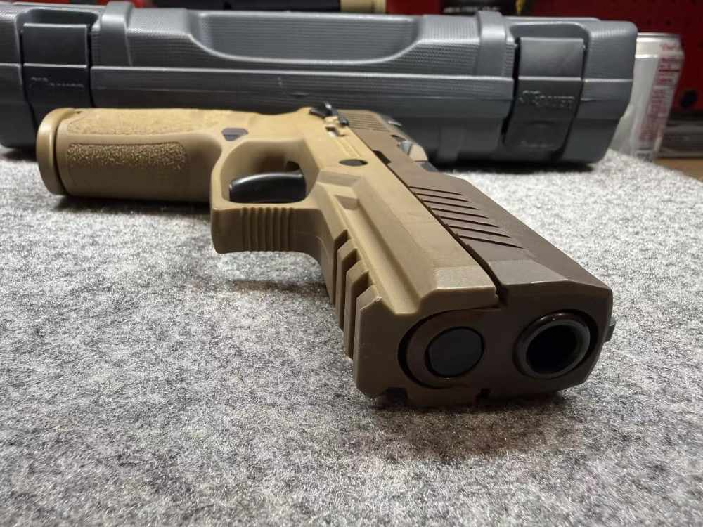 Display Sample -  P320 M18 9mm Luger 3.9" BBL (1)17RD & (2)21RD Coyote-img-2