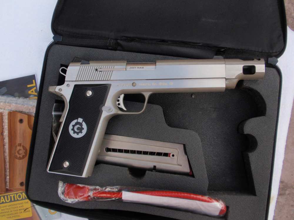 BEAUTIFUL AND RARE COONAN 357 MAG COMPENSATED PISTOL COMPLETE PACKAGE!-img-2