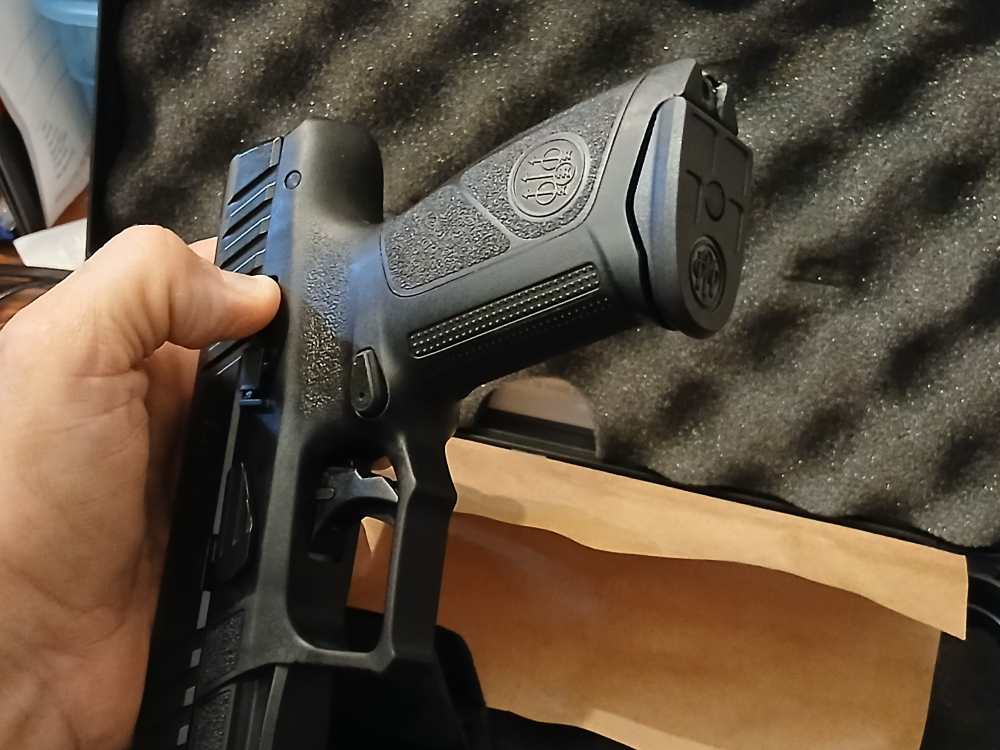 BERETTA APX A1 FULL SIZE.   LOW  PRICE-img-9
