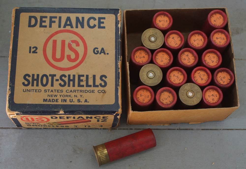 Vintage12 GA US DEFIANCE 2 Piece BOX NO 4 SHOT-img-0