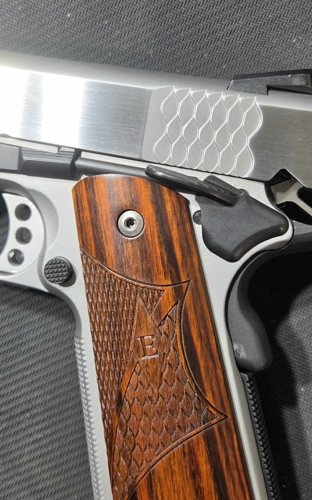 LNIB Smith & Wesson 1911 E-Series .45acp 5in barrel -img-9