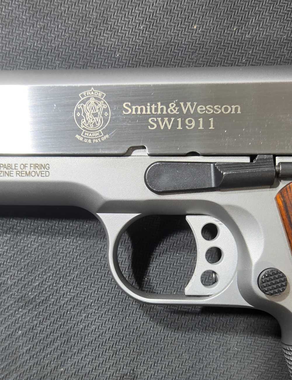 LNIB Smith & Wesson 1911 E-Series .45acp 5in barrel -img-10