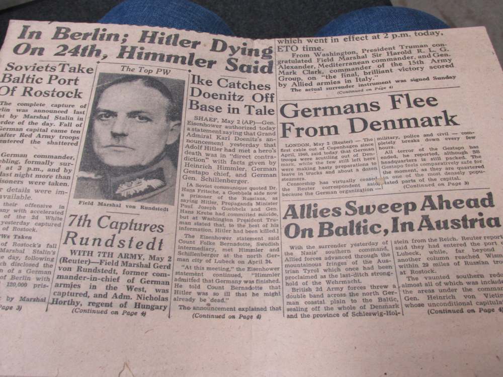LOT OF WWI/WWII PAPER GOODS; MAP, BAR SCORE CARD, WAR ALBUM, MORE-img-37