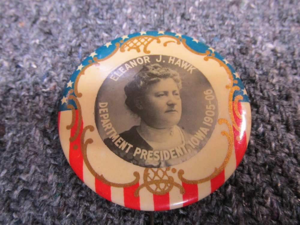 LOT OF 1900- WWII ERA PATRIOTIC and POLITICAL PINS & MORE-img-7