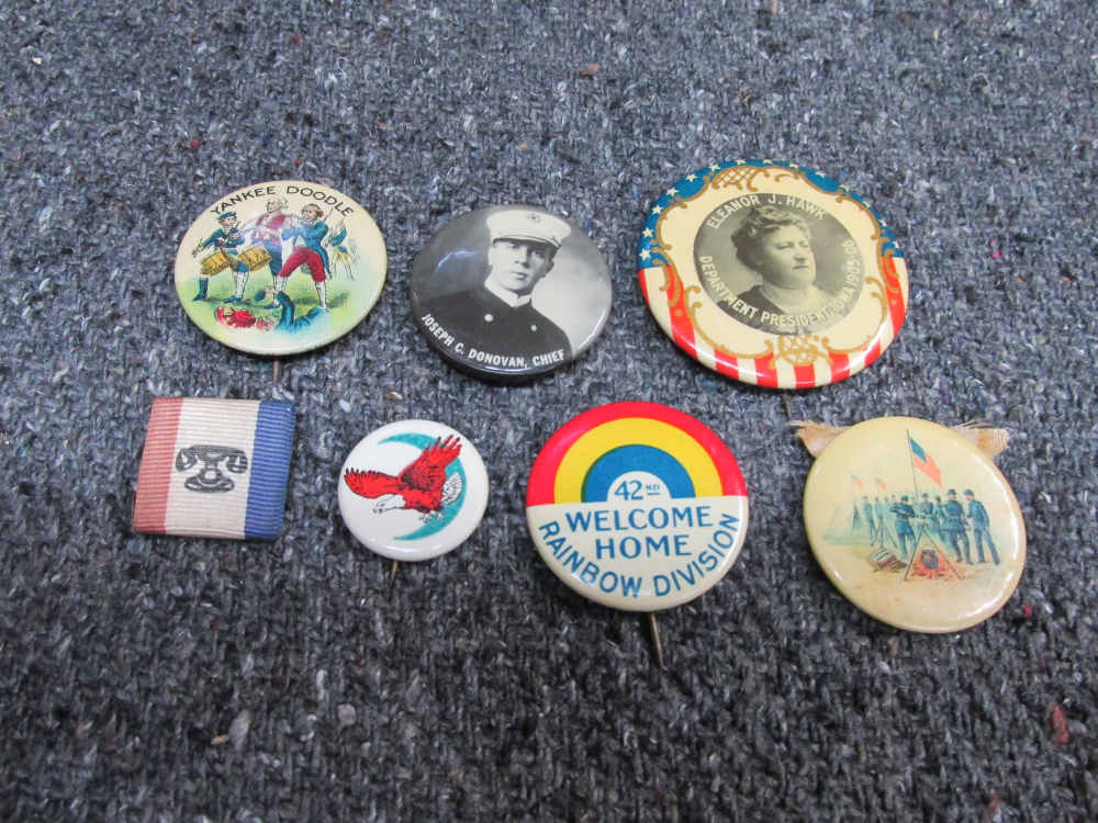 LOT OF 1900- WWII ERA PATRIOTIC and POLITICAL PINS & MORE-img-0