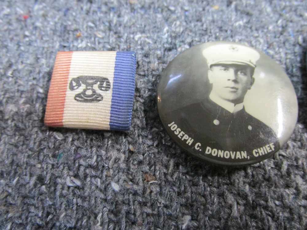 LOT OF 1900- WWII ERA PATRIOTIC and POLITICAL PINS & MORE-img-5