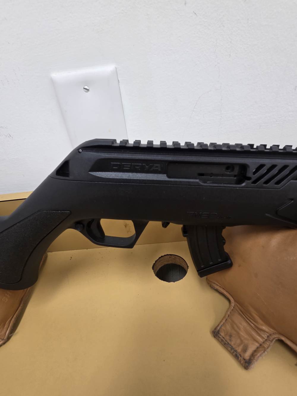 DERYA ARMS. .22LR SEMI AUTOMATIC RIFLE -img-1