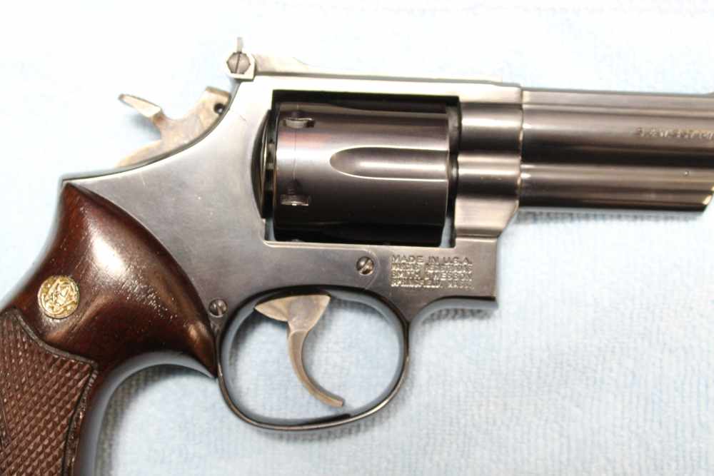Smith & Weeson Model 19-5 revolver in .357 Magnum, blued with wood grips-img-8