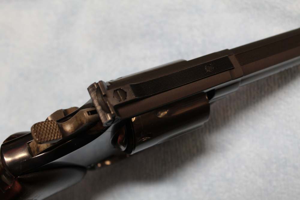Smith & Weeson Model 19-5 revolver in .357 Magnum, blued with wood grips-img-11