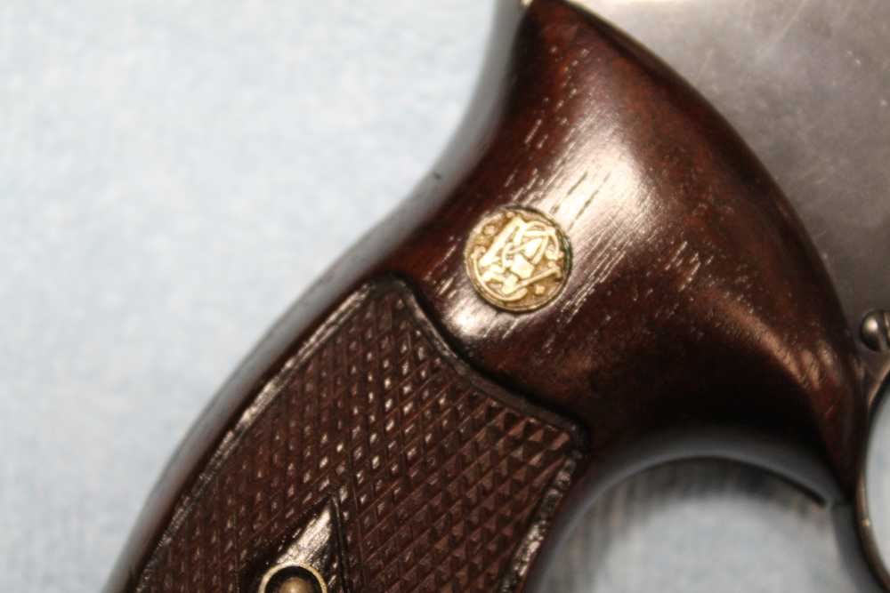 Smith & Weeson Model 19-5 revolver in .357 Magnum, blued with wood grips-img-25
