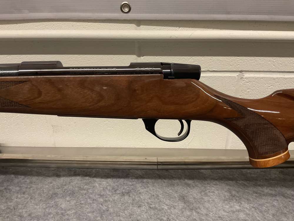 Weatherby Vanguard 300 Win Mag-img-15