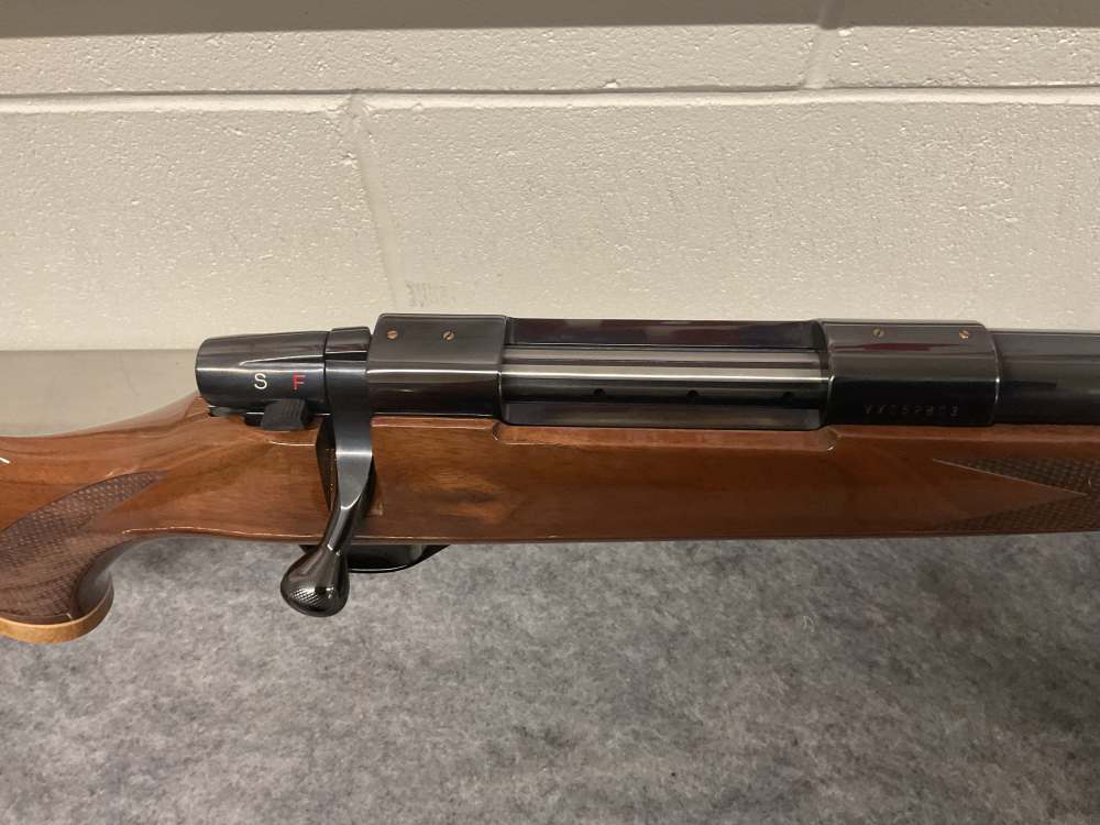 Weatherby Vanguard 300 Win Mag-img-8