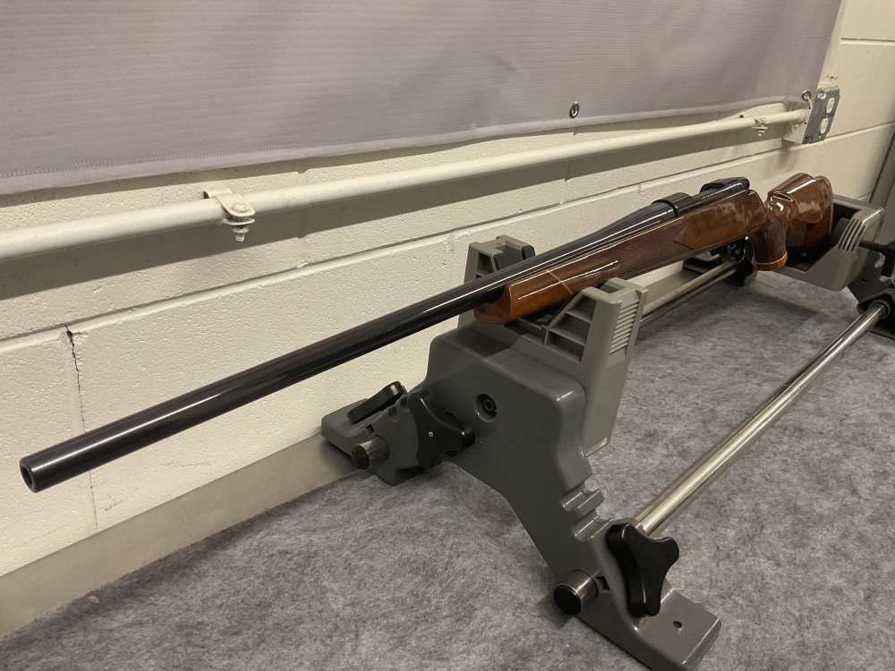 Weatherby Vanguard 300 Win Mag-img-21