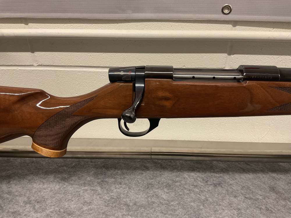 Weatherby Vanguard 300 Win Mag-img-2