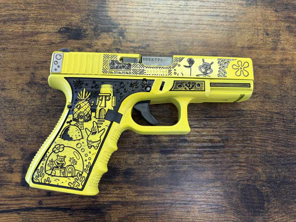 GLOCK 19 GEN4 ENGRAVED AND CERAKOTED, SPONGEBOB THEME-img-3
