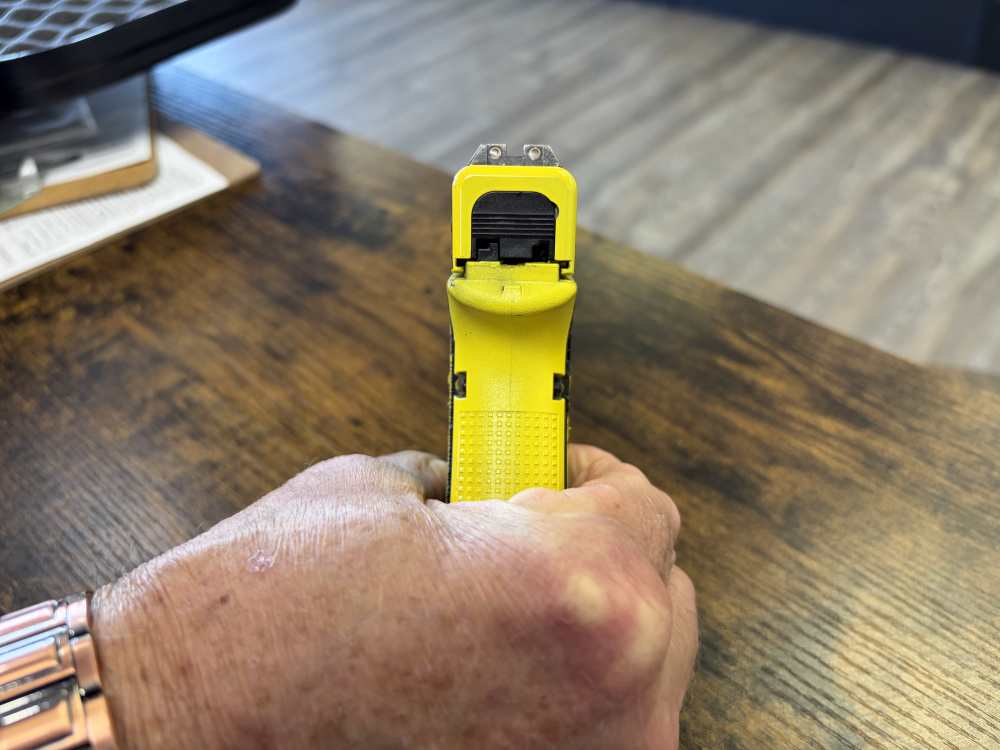 GLOCK 19 GEN4 ENGRAVED AND CERAKOTED, SPONGEBOB THEME-img-4
