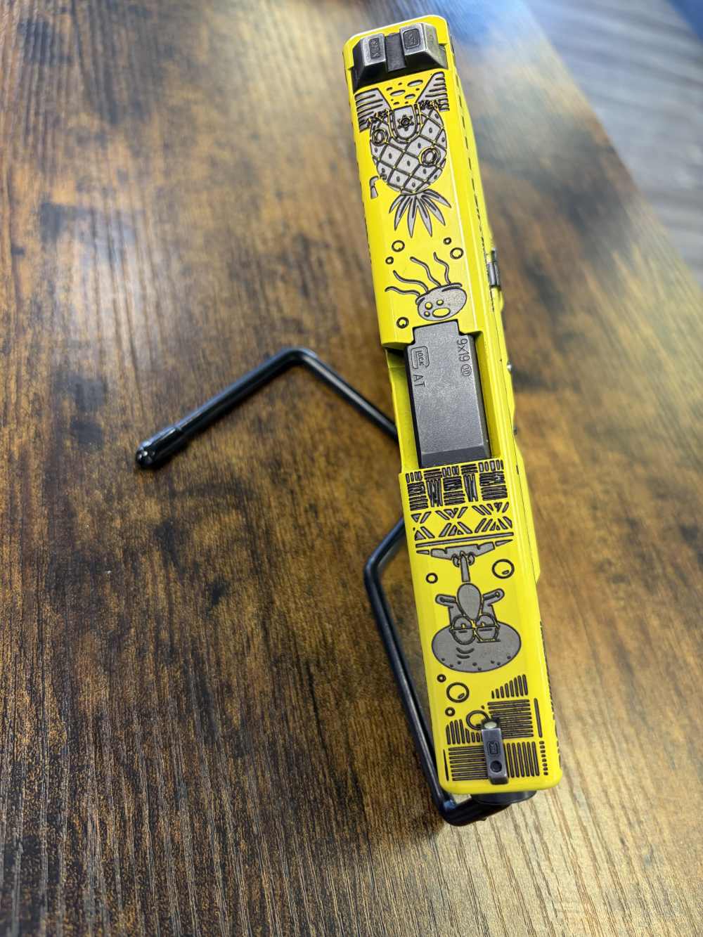 GLOCK 19 GEN4 ENGRAVED AND CERAKOTED, SPONGEBOB THEME-img-0