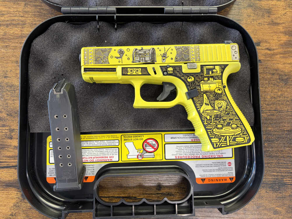 GLOCK 19 GEN4 ENGRAVED AND CERAKOTED, SPONGEBOB THEME-img-1