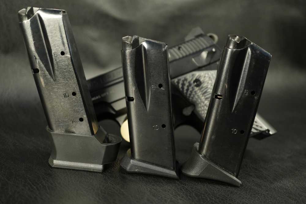 CZ 2075 RAMI BD 9mm 3" Black +3 MAGS, ORIG Case, Extra Grips -img-11