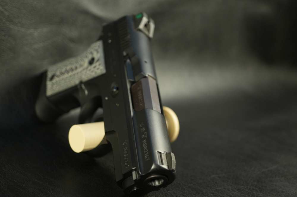 CZ 2075 RAMI BD 9mm 3" Black +3 MAGS, ORIG Case, Extra Grips -img-3