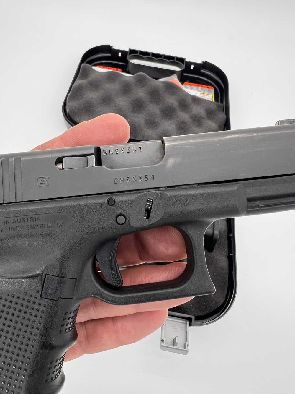 Glock 19 Gen 4 9mm Police Trade-In – Includes 3 Magazines & Case-img-3