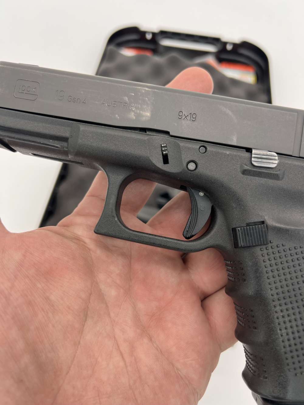 Glock 19 Gen 4 9mm Police Trade-In – Includes 3 Magazines & Case-img-7
