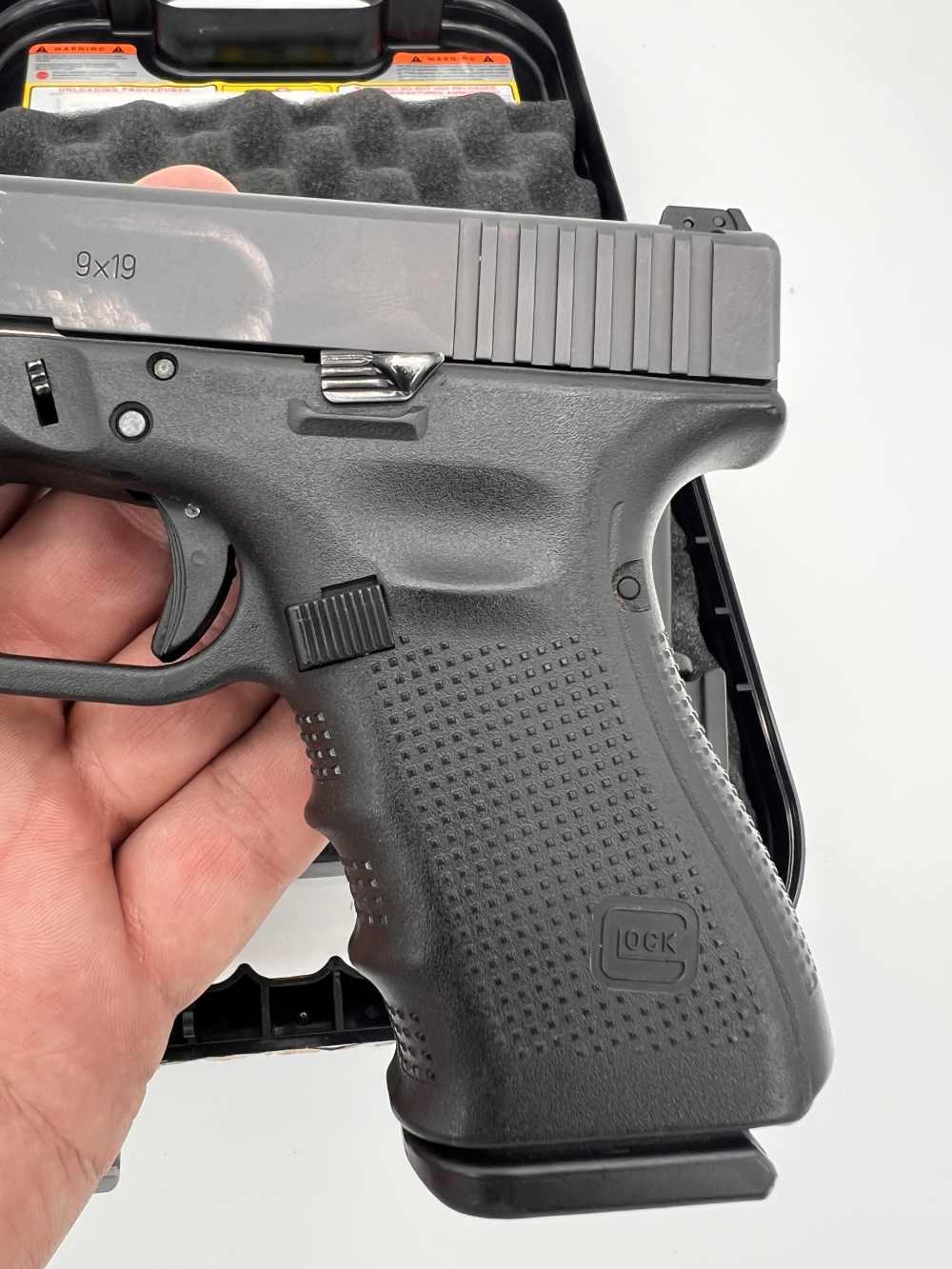 Glock 19 Gen 4 9mm Police Trade-In – Includes 3 Magazines & Case-img-5