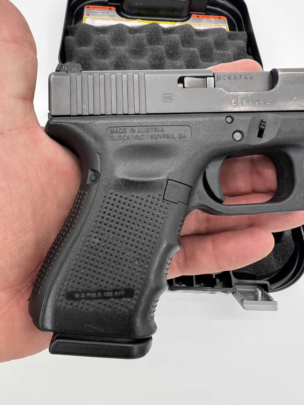 Glock 19 Gen 4 9mm Police Trade-In – Includes 3 Magazines & Case-img-2