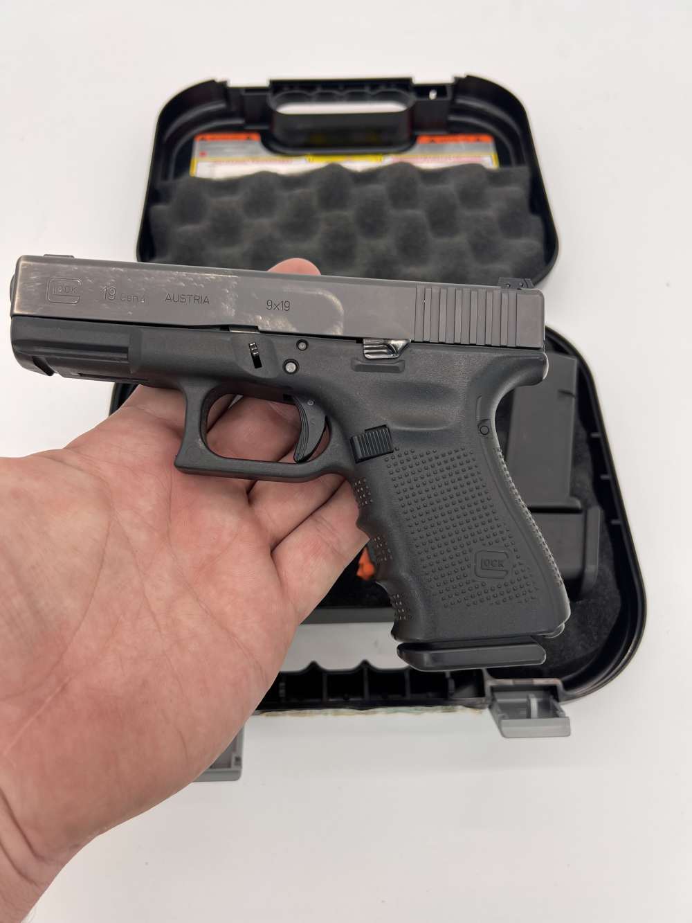 Glock 19 Gen 4 9mm Police Trade-In – Includes 3 Magazines & Case-img-4
