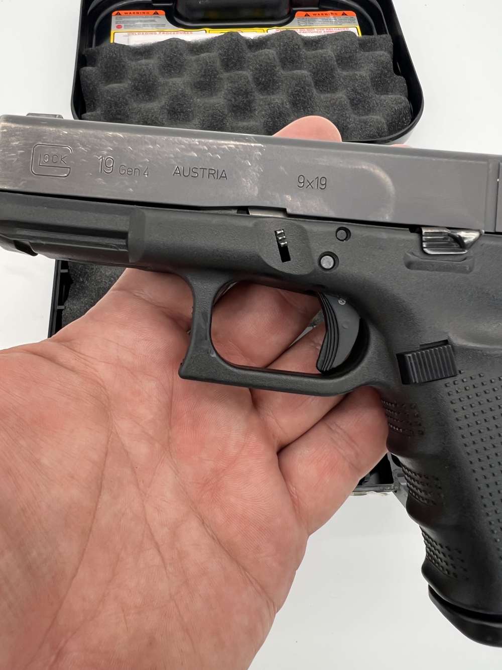 Glock 19 Gen 4 9mm Police Trade-In – Includes 3 Magazines & Case-img-6