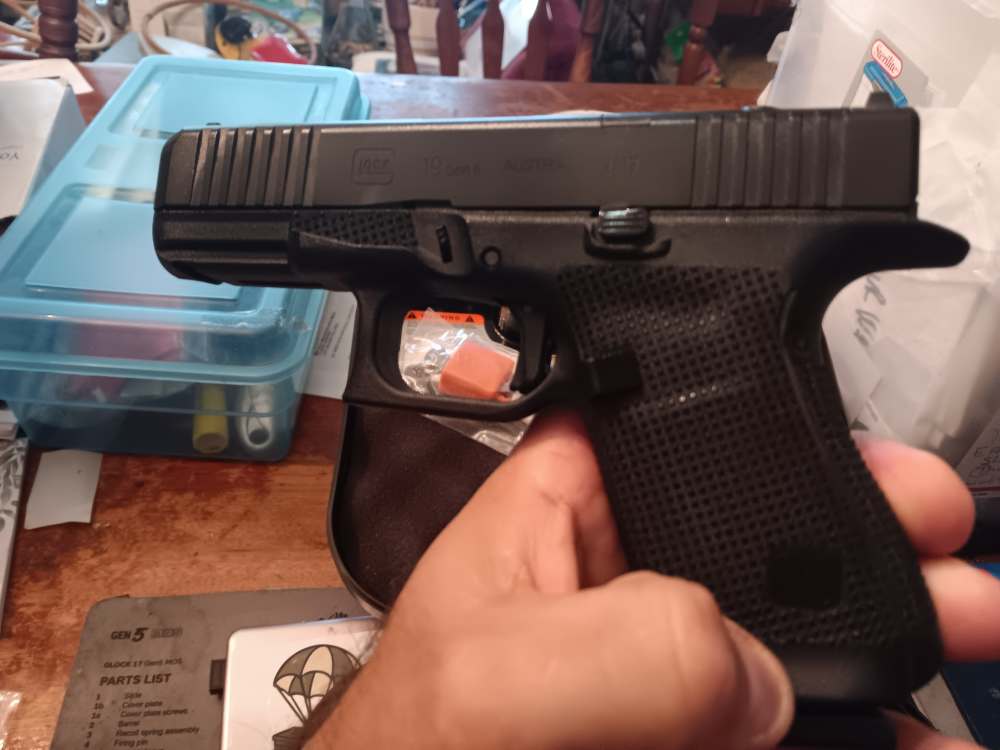 GLOCK 19 GEN 6 9MM NEW  PRICE DROP 10 ROUND MAGS- CT APPROVED-img-6