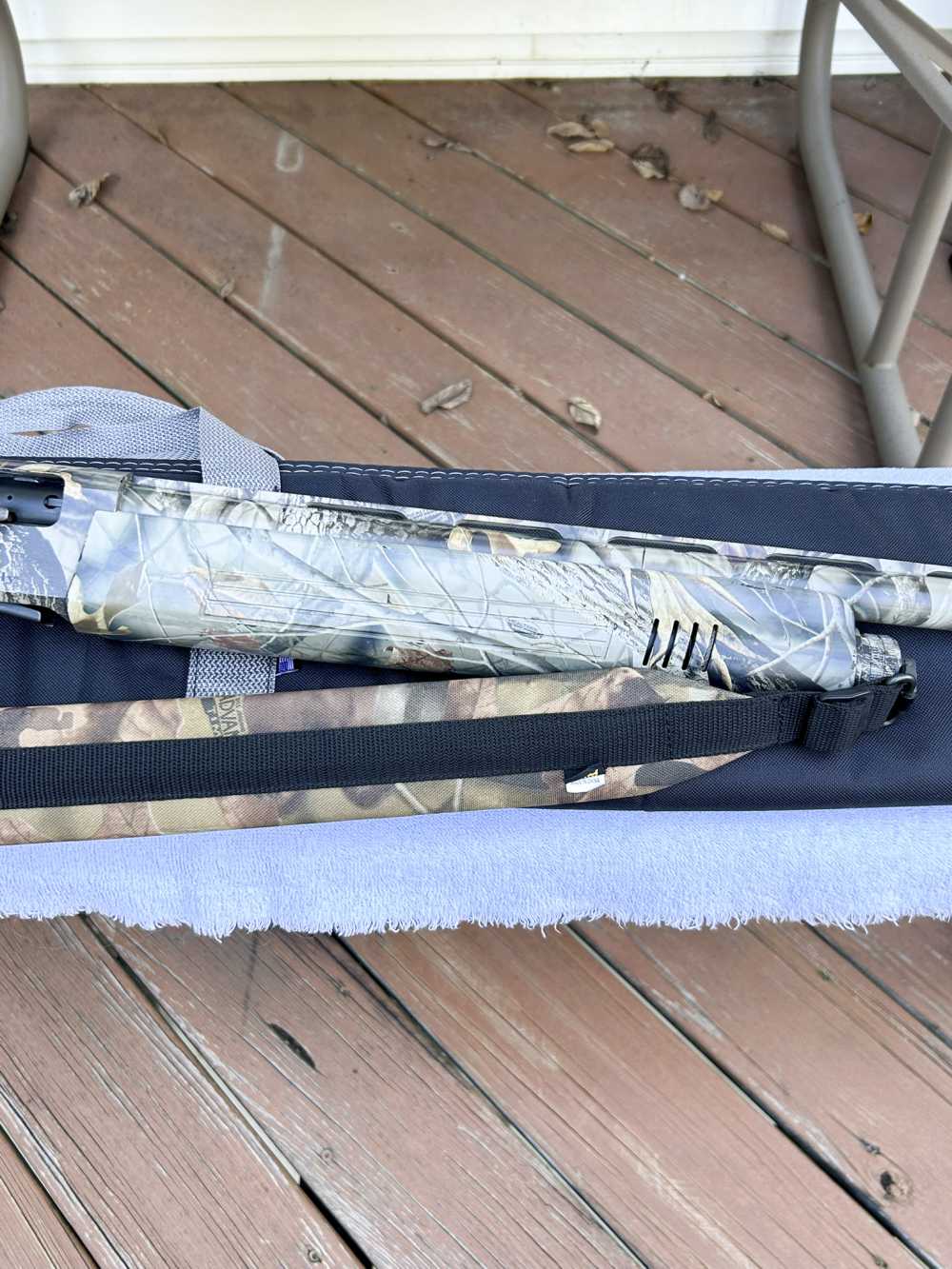 Charles Daly Field 12 ga Realtree Hardwood camo, Ported barrel extra chokes-img-4