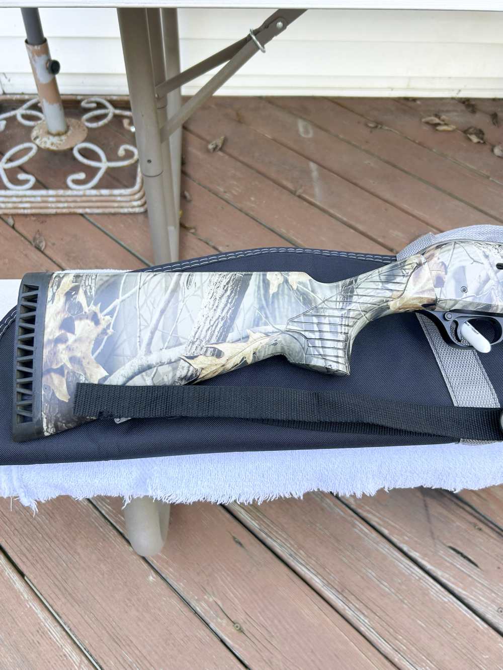 Charles Daly Field 12 ga Realtree Hardwood camo, Ported barrel extra chokes-img-2