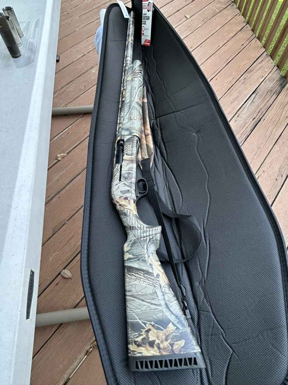 Charles Daly Field 12 ga Realtree Hardwood camo, Ported barrel extra chokes-img-22