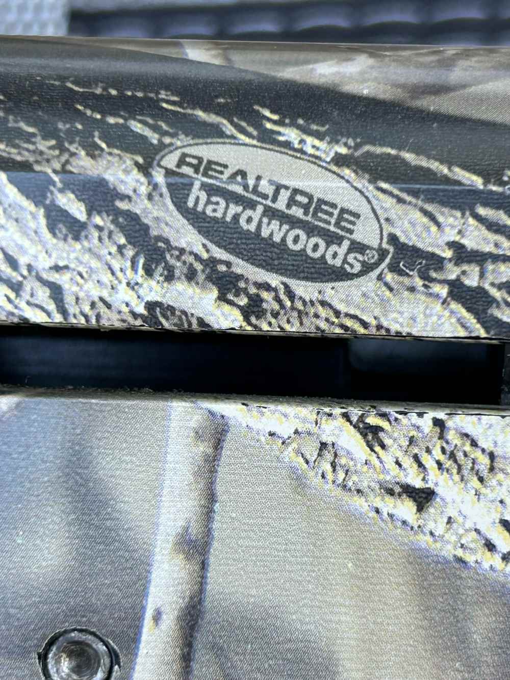 Charles Daly Field 12 ga Realtree Hardwood camo, Ported barrel extra chokes-img-11